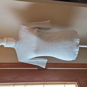 Gray short sleeve sweater